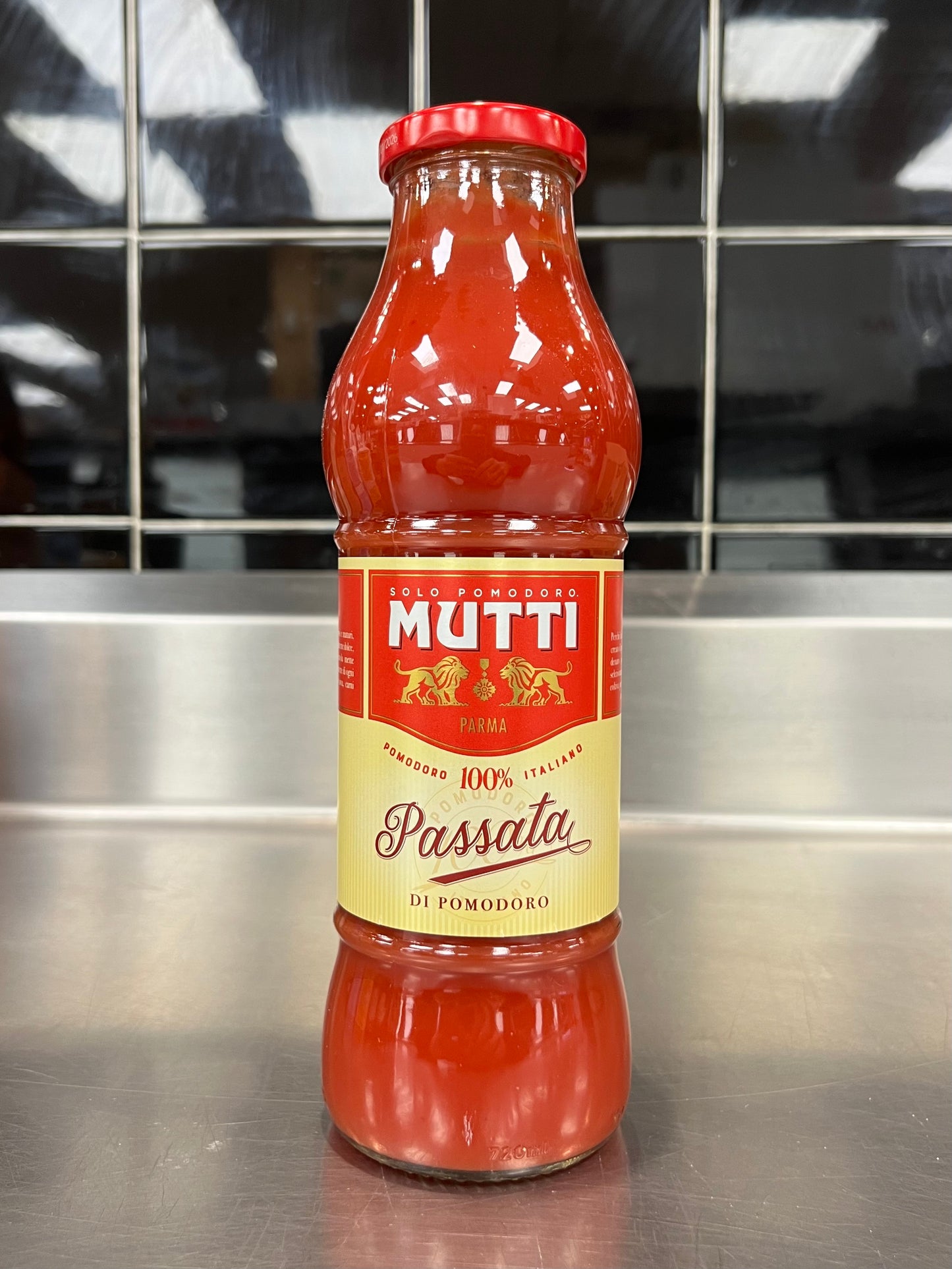 Mutti Passata di Pomodoro - Crushed Tomatoes